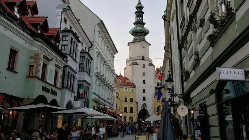 COSA VEDERE E DOVE MANGIARE A BRATISLAVA